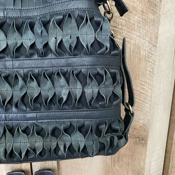 Amerileather Black Leather Tote - Picture 10 of 15